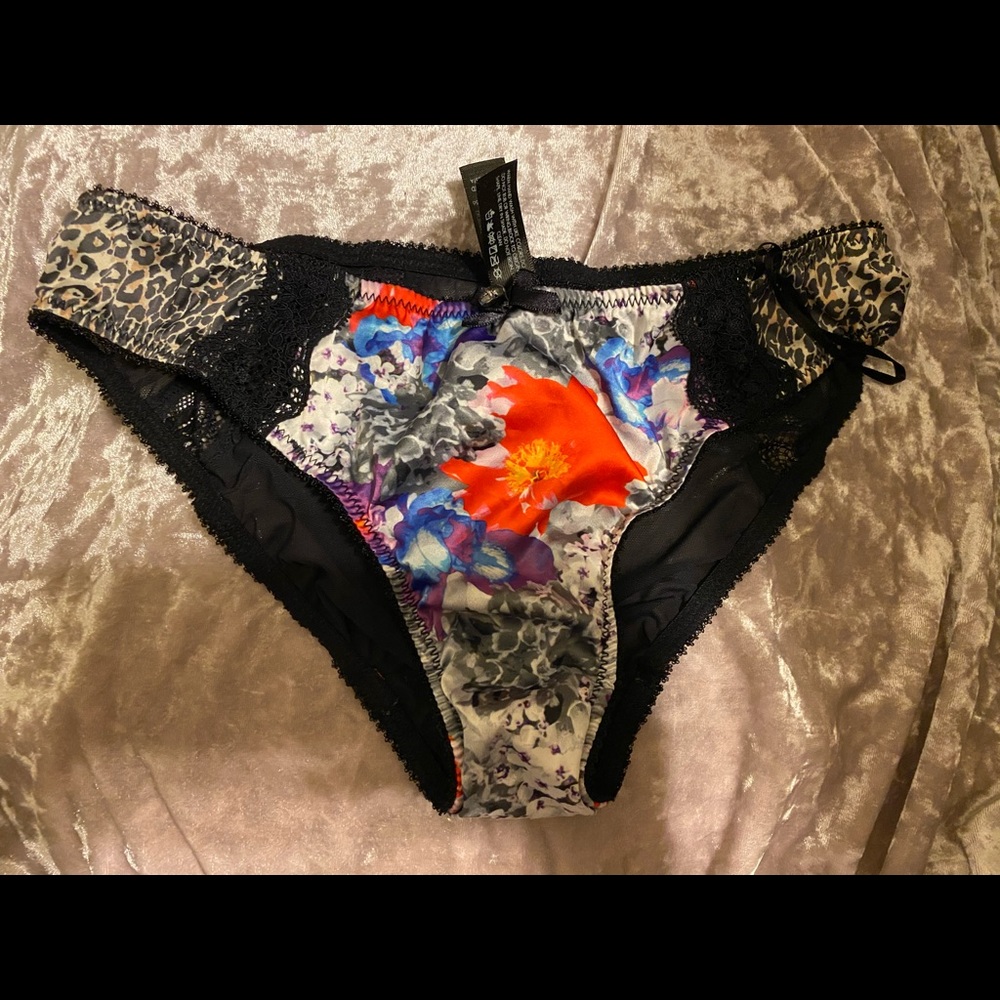 Bra and bottom set kardashian kollection